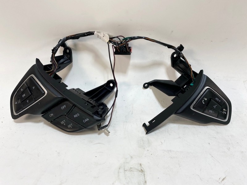 16-18 FORD FOCUS STEERING WHEEL CRUISE & MULTIMEDIA CONTROL SWITCH SET OEM