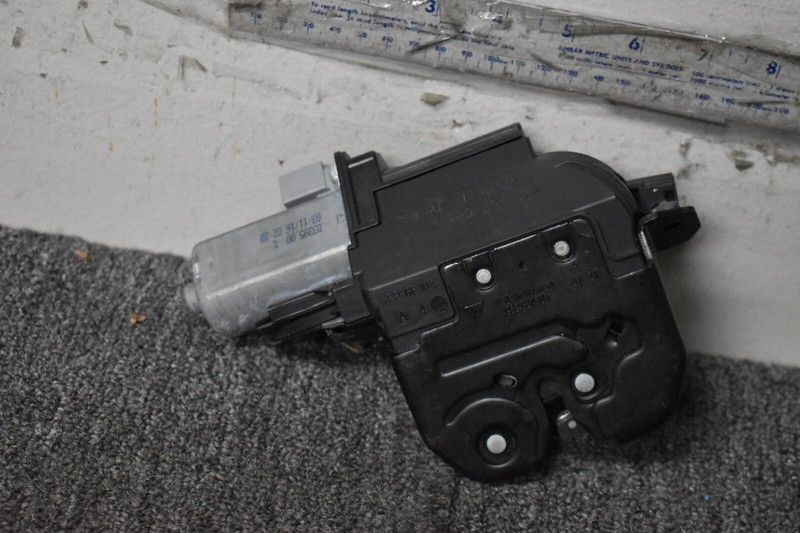 2015-2020 PORSCHE MACAN S LIFT GATE LOCK FACTORY OEM