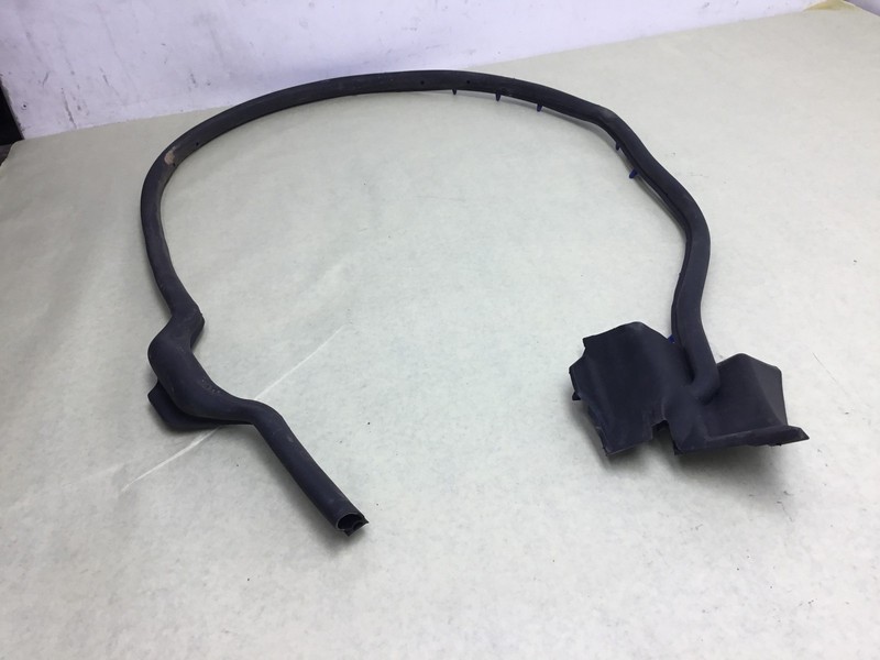 Maserati GHIBLI Front Left Driver Door Body Seal Rubber Weather Strip 14-19 |:O