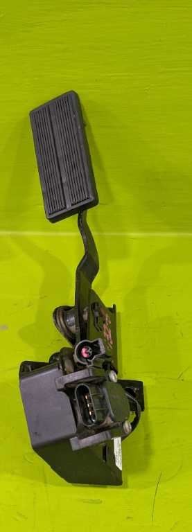 99 00 01 02 03 F350 7.3L DIESEL ACCELERATOR PEDAL OEM 3932-5