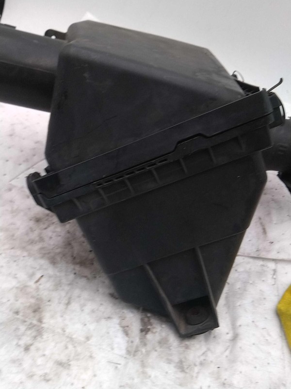 2011 Nissan Frontier Air Cleaner Assembly OEM Black 1370082Z00 115K Miles