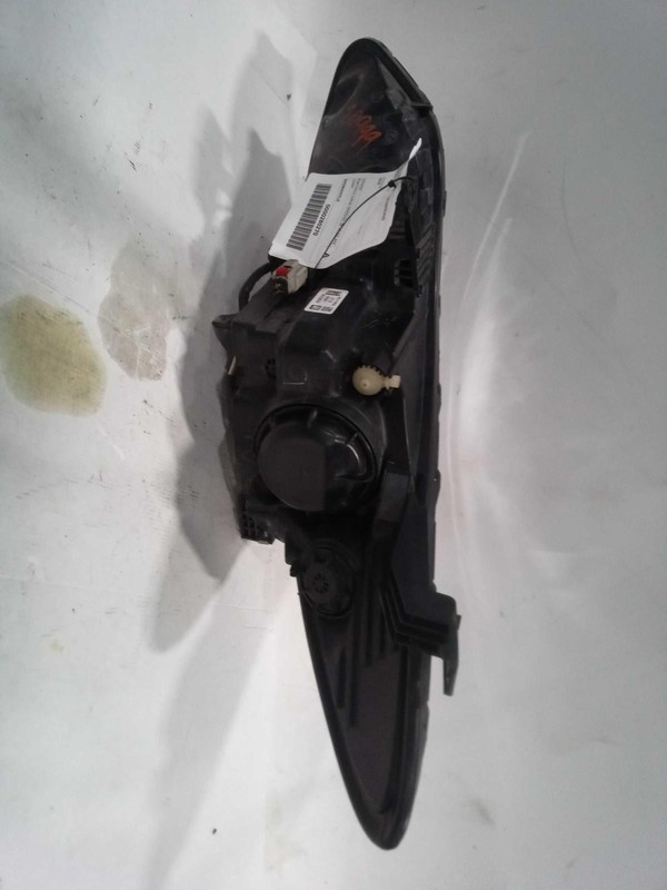 2019 Chevrolet Cruze Right Headlight Assembly Grey 570611 Used 112K Miles