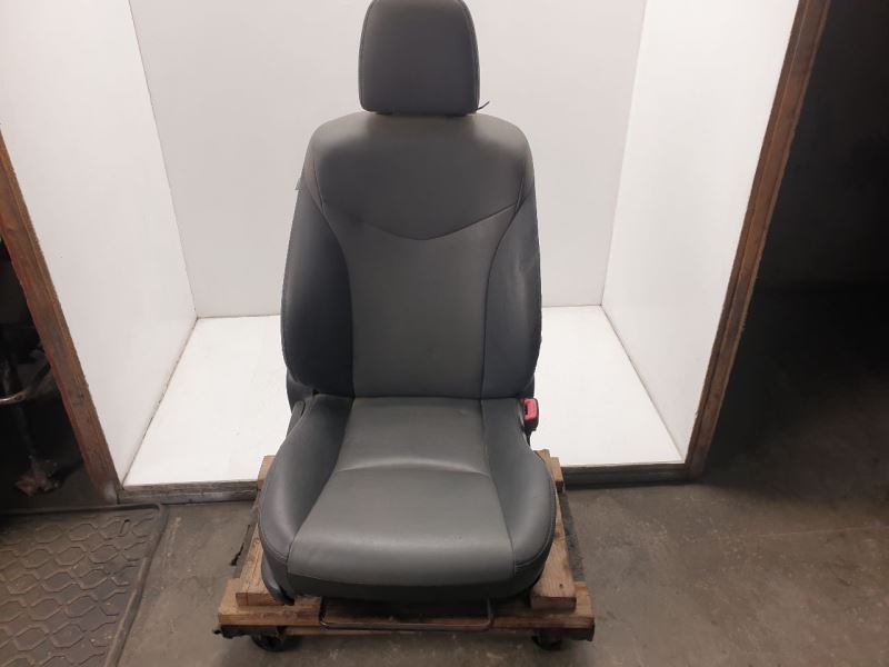 12-14 TOYOTA PRIUS V FRONT PASSENGER SIDE BLACK LA18 VINYL BUCKET SEAT ASSEMBLY