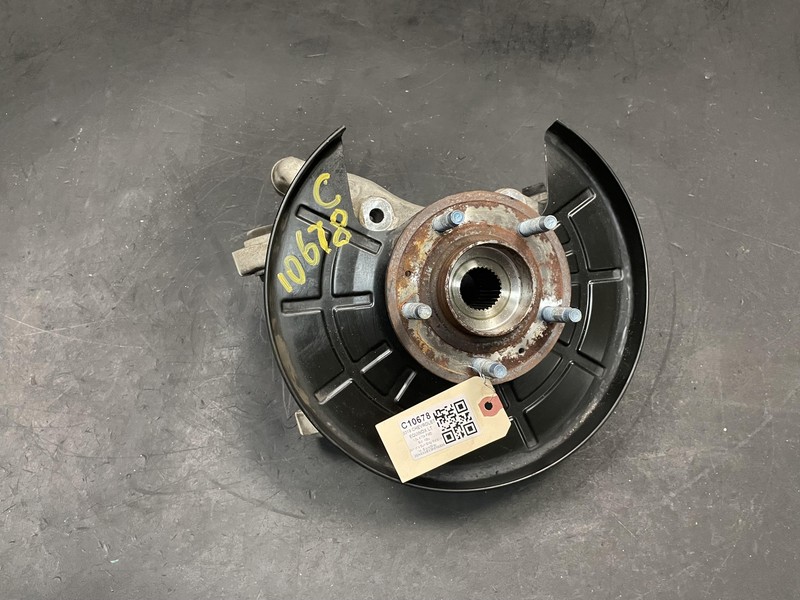 Rear Left Suspension Knuckle w/ Hub 2019 Chevrolet Equinox 84034300 2018 - 2022