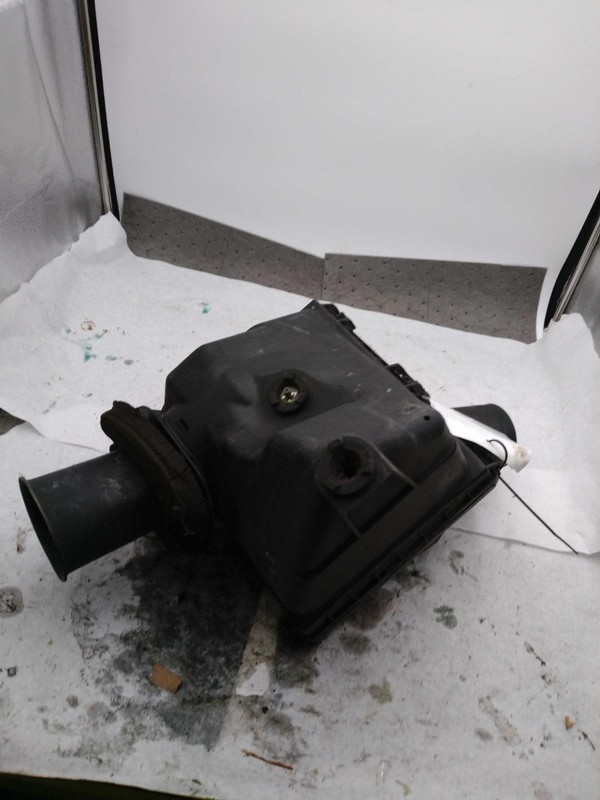 2006 Nissan Armada Air Cleaner Assembly OEM 165007S010 - Used, 313K Miles