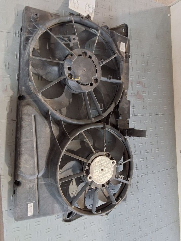 2013-2019 Ford Taurus Radiator Fan Motor Fan Assembly 3.5L without Turbo