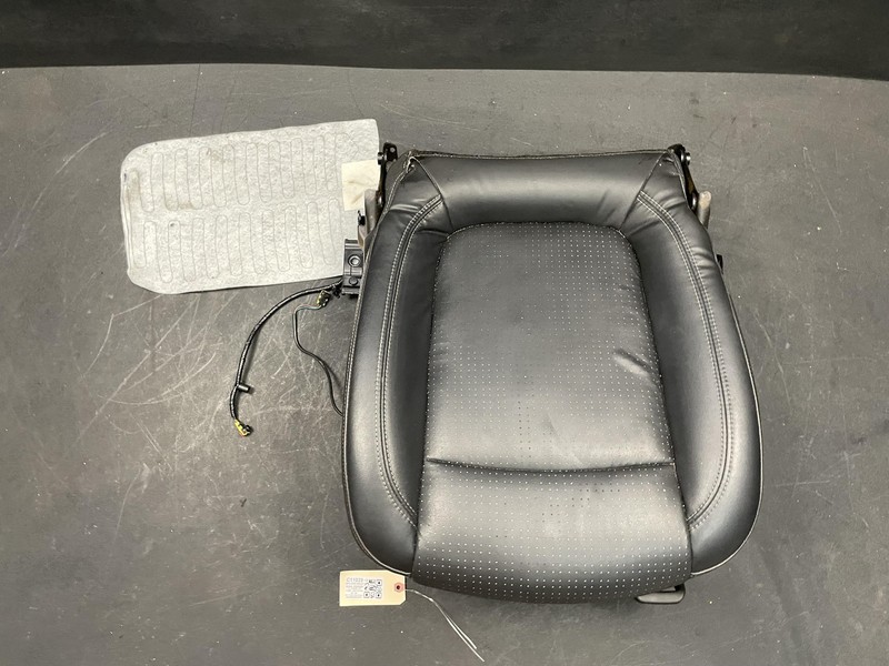 Front Right Seat Lower Frame w/ Cushion 2019 Chevrolet Sonic 95245416 2017 -2020