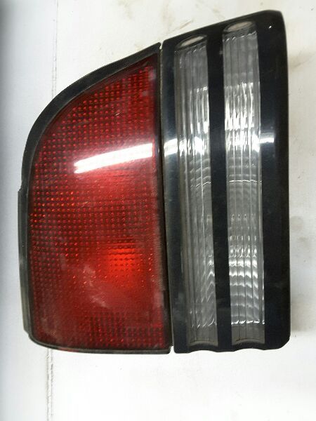 92 93 94 95 96 97 CUTLASS SUPREME R. TAIL LIGHT 4 DR 64085