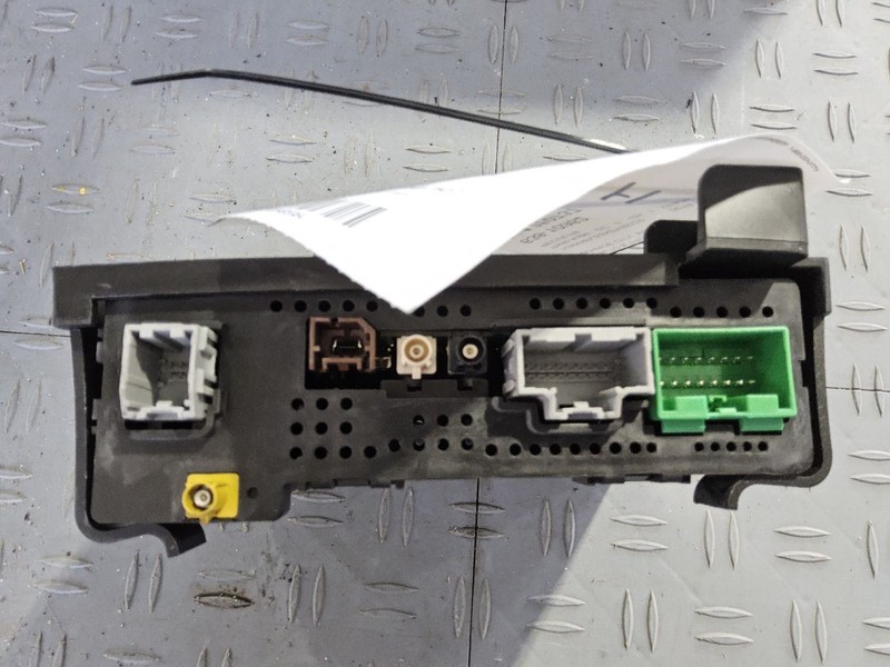 2018-2019 GMC Acadia Chevy Silverado Radio Receiver ID 84361176