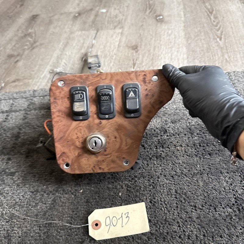 PETERBILT 587 IGNITION SWITCH NO KEY - P/N: S64-6063M02