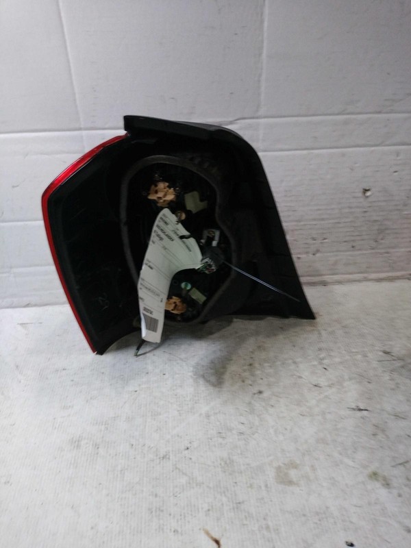 2003 Toyota Highlander Right Tail Light Assembly Red OEM 238561 240K Miles