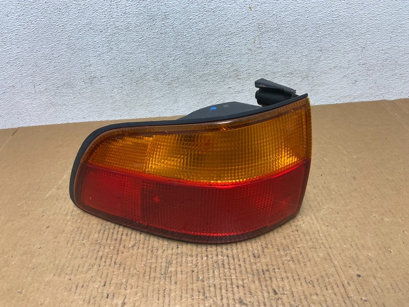 1998 1999 2000 Toyota Sienna Left Driver Tail light Oem AE0200 DW