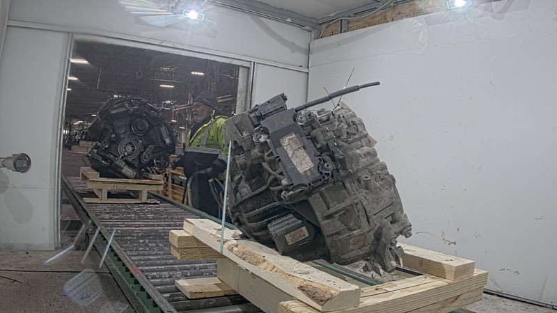 2018 Jeep Cherokee Automatic Transmission Assembly OEM 107k Miles Black FWD