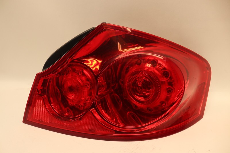 2007-2008 INFINITI G35 SEDAN RIGHT PASSENGER OUTER QUARTER PANEL TAIL LIGHT OEM
