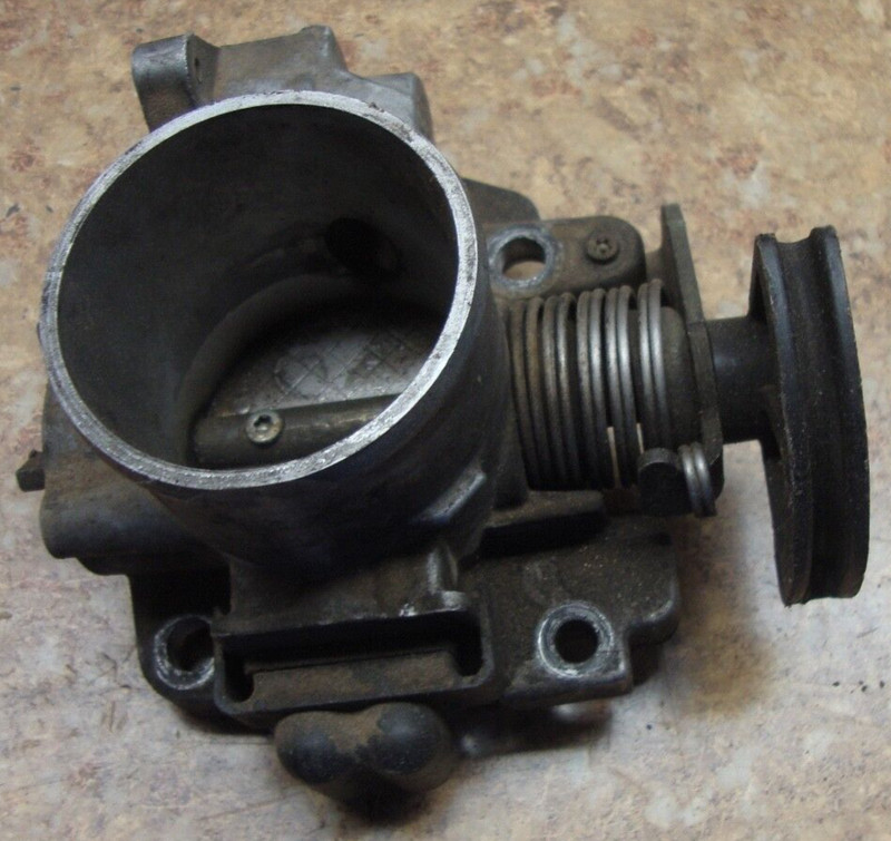 2001 2000 Saturn SC2 SC 2 S Series Throttle Body Fuel Injection Valve Intake 02