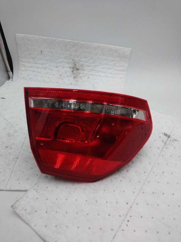 2015 Volkswagen Passat Left Tail Light Assembly Silver 507949 81K Miles