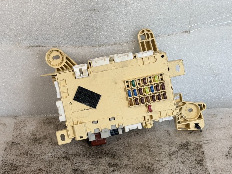 04-2006 LEXUS LS430 Cabin Fuse Box Relay Junction Block Driver Side 82730-50120