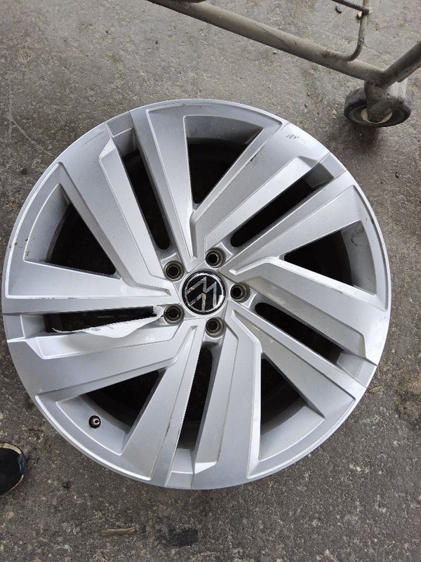 2021 Volkswagen Atlas Wheel Rim 20x8 5 Double Bent Spoke Silver