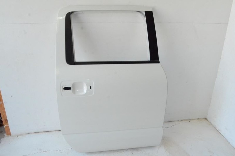 2017-2019 Nissan Titan 5.6L 4x4 Passenger Right Rear White Door Shell
