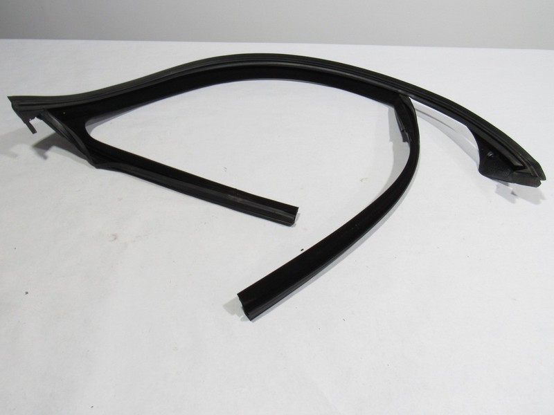 18-20 Mercedes S560 W222 2020 Front Right Passenger Door Weather Strip Seal :M