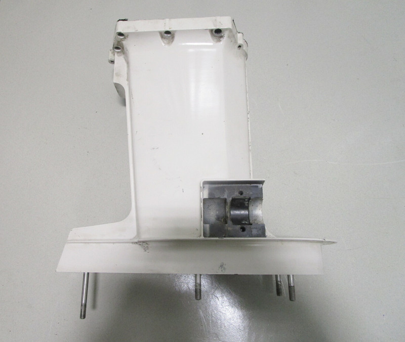 1598-8974A20 Mercury Outboard Drive Shaft Midsection Housing White