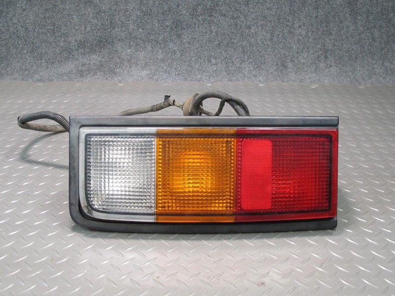 2003-2004 HUMMER H2 REAR RIGHT PASSENGER SIDE TAIL LIGHT LAMP