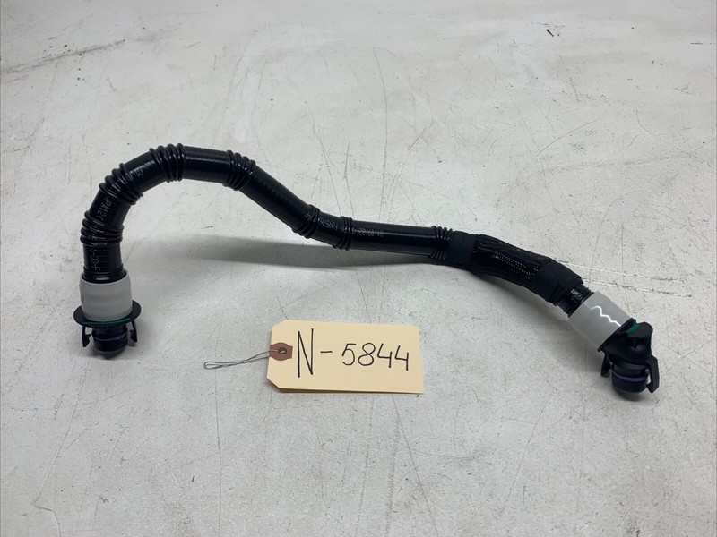 TESLA MODEL 3 HOSE PENTHOUSE OUTLET 2017-2022 1095766-00-F 5844 B87