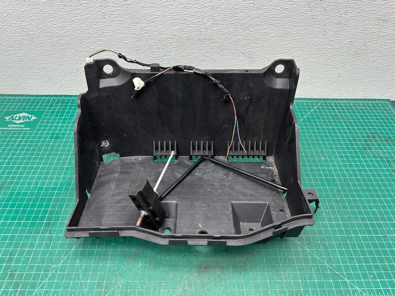 09-15 JAGUAR XF XFR X250 ENGINE MOTOR BATTERY COVER TRAY HOUSING W/ CLAMP OEM