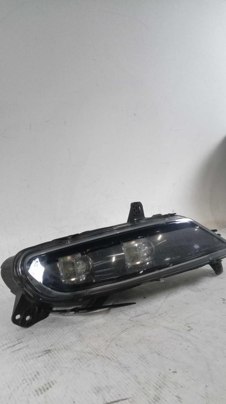 2016 Chrysler 300 Left Fog Light Assembly Black OEM 246948 104K Miles