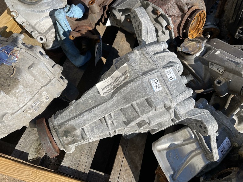 17-18 PORSCHE MACAN 95B 3.0L REAR CARRIER DIFFERENTIAL CASE OEM 23K MILES