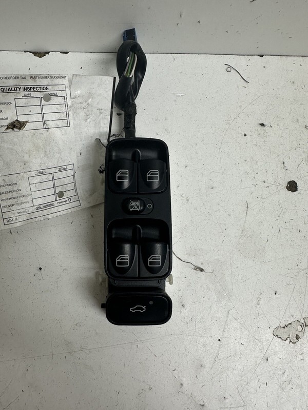 2001-2002 Mercedes C240 Left Front Driver Master Power Window Switch Oem