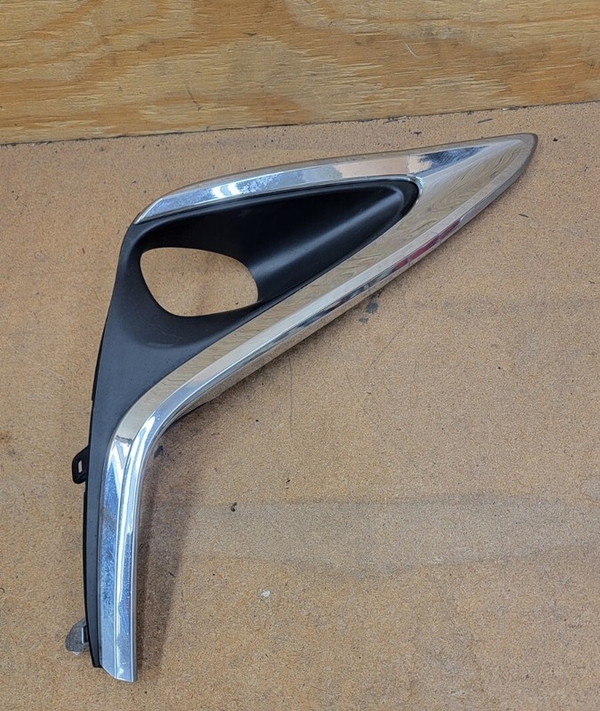 2016 - 2018 LEXUS ES350 ES300h FOGLIGHT LAMP COVER MOULDING TRIM LOWER RIGH OEM