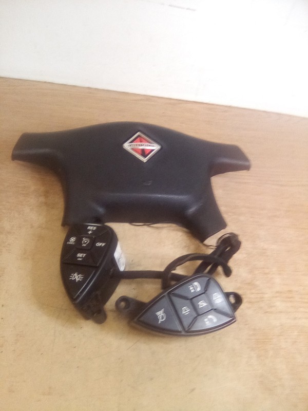 International LT 4057703C94 3770888C1 Horn Pad W/Switch Kit