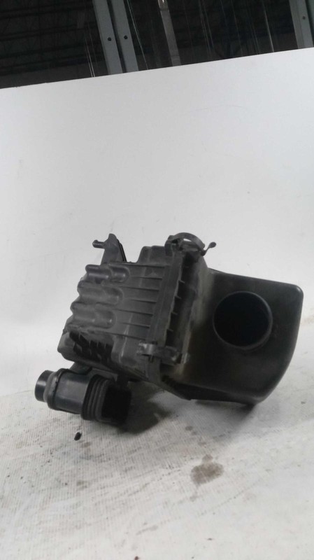 2015 Hyundai Tucson Air Cleaner Assembly OEM Used 2.0L Brown 83K Miles