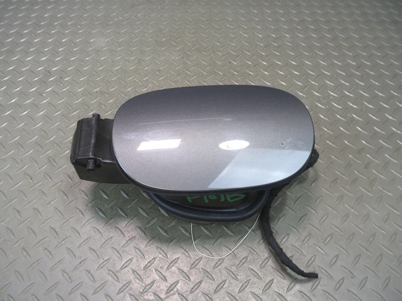2015-2018 PORSCHE MACAN FUEL TANK FILLER DOOR LID COVER W/ HOUSING