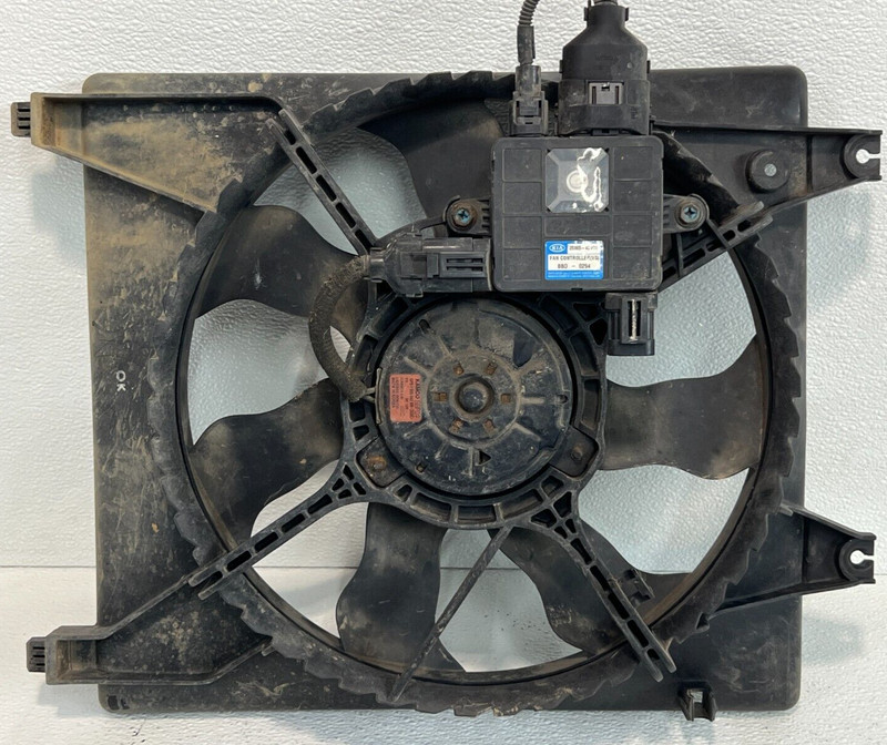 2006 Hyundai Entourage Left Engine Cooling Fan Assembly OEM