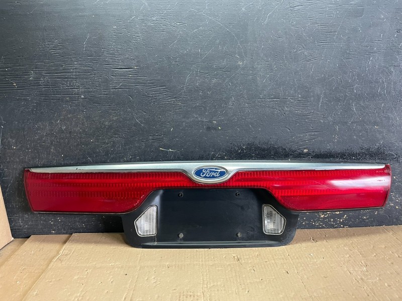 1998 1999 2000 Ford Contour Center Trunk License Plate Tail Light Oem aa8933 DG