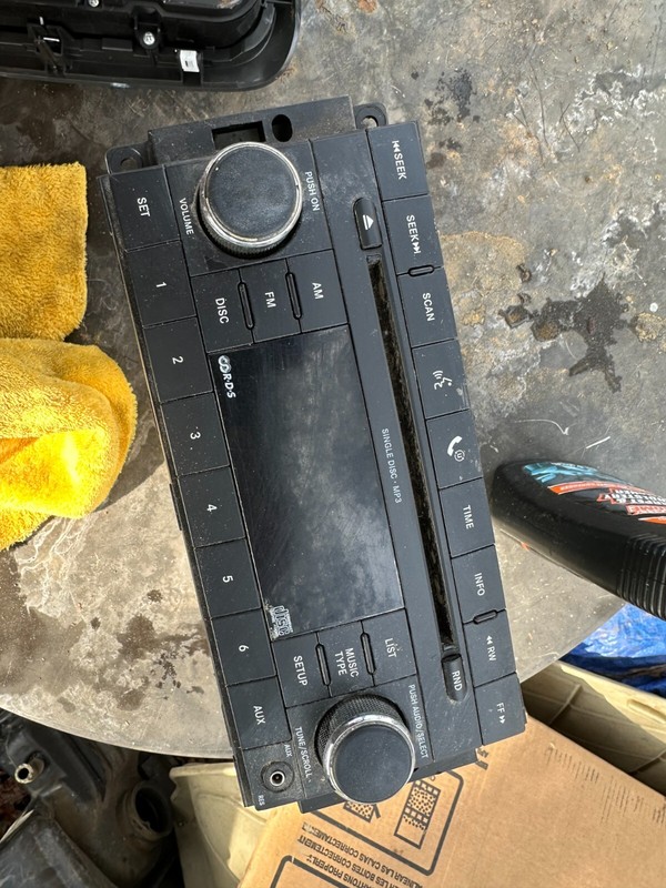 JEEP DODGE CHRYSLER OEM CAR AUDIO Radio STEREO CD PLAYER RECEIVER 05064410AF