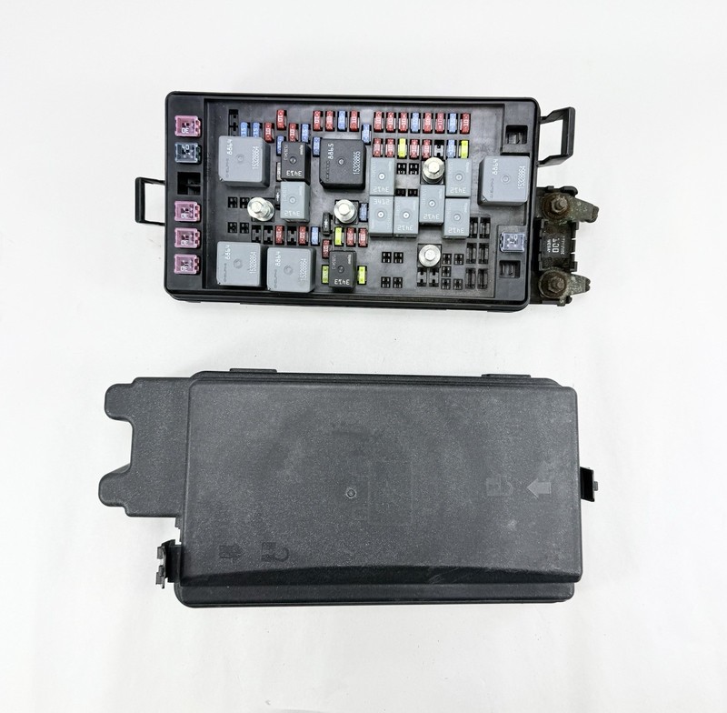 2004-2006 Chevy Colorado Under Hood Engine Fuse Box Relay Block 15126464 01 OEM