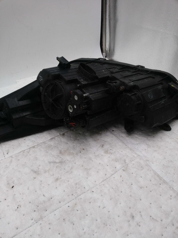 2012 Hyundai Elantra Right Headlight Assembly Silver Used, Cracked Lens