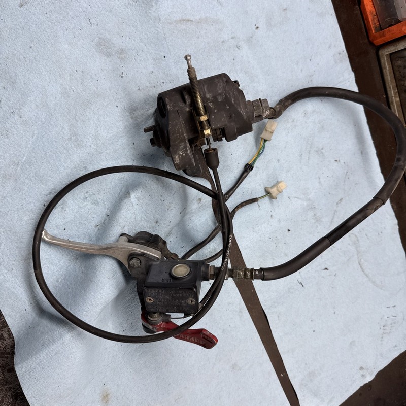 1999 Yamaha Moutain Max 600 700 Snowmobile, Brake Caliper, Brake Master Cylinder