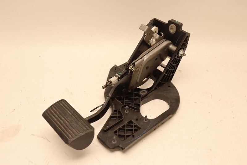 2015-2020 CHEVY/GMC SUBURBAN PARK PARKING BRAKE STOP PEDAL OEM