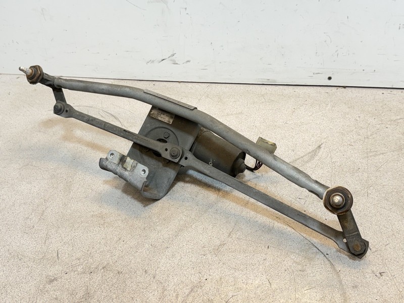 02-06 Dodge Mercedes Sprinter Windshield Wiper Motor & Linkage Assembly T1N