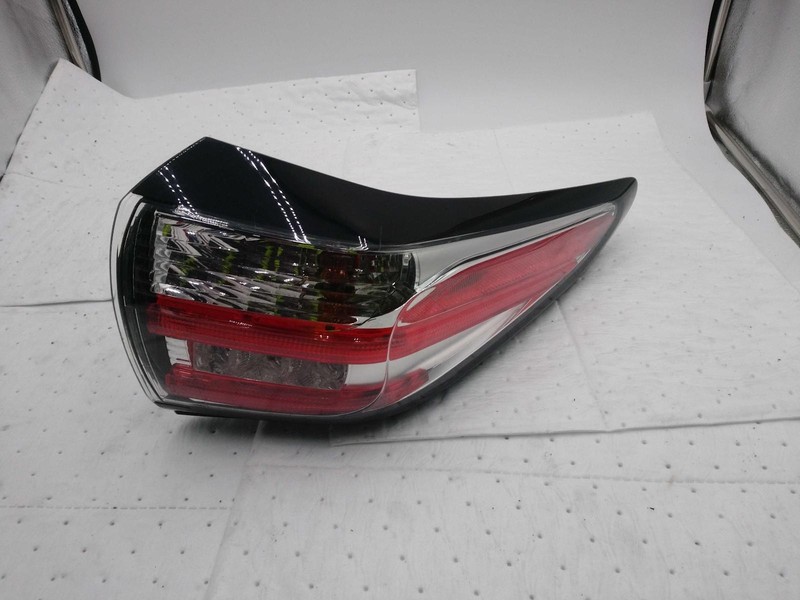 Used Right Tail Light Assembly fits: 2015 Nissan Murano quarter panel mounted Ri