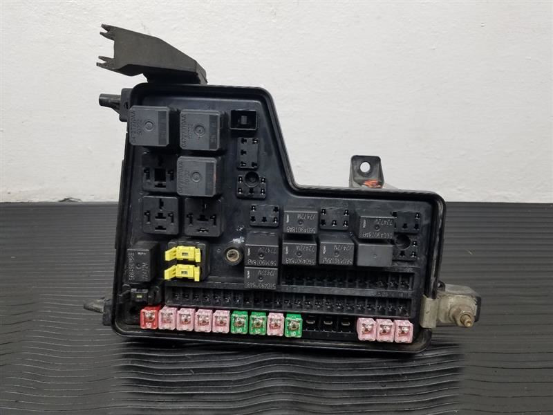 2002-2005 Dodge Ram 1500 Engine Junction Relay Fuse Box OEM 5026034AB