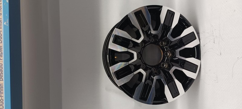 24-'25 GMC SIERRA DENALI 2500 Wheel 20x8-1/2 8 spoke OEM Grade B