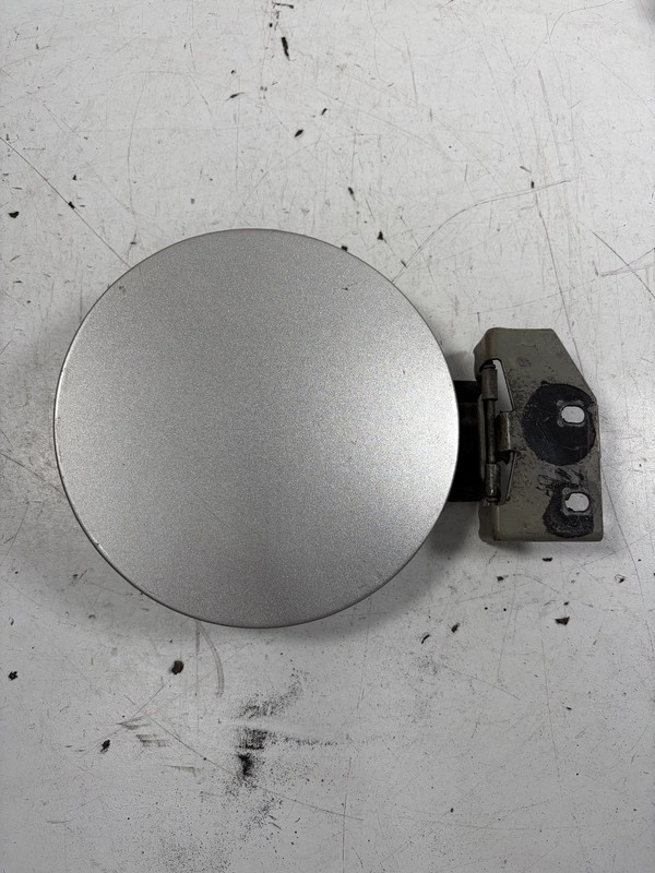 05-010 Honda Odyssey Fuel Filler Lid Gas Tank Door Champagne 63910-SHJ-A01ZZ OEM