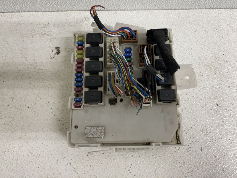 2004-2007 Nissan Armada QX56 Fuse Box Relay Control Panel Power Relays Fuses