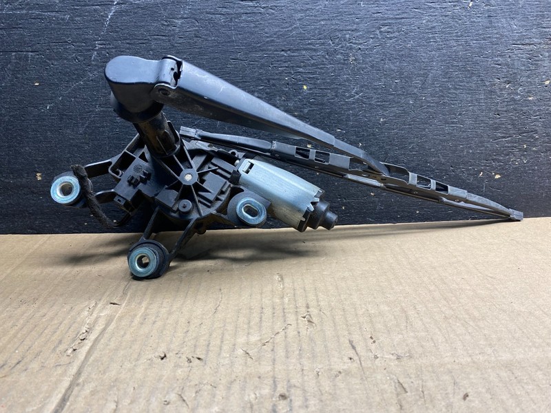 2008 - 2015 Land Rover Lr2 Rear Glass Windshield Wiper Motor OEM AB0367 DG