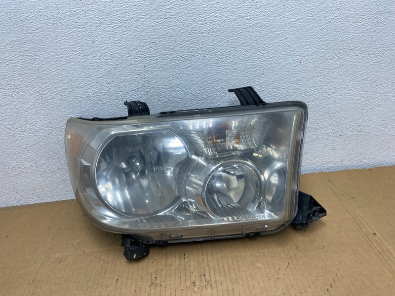 2007 - 2014 Toyota Sequoia Tundra Right Passenger RH Headlight Halogen AD0778 DW